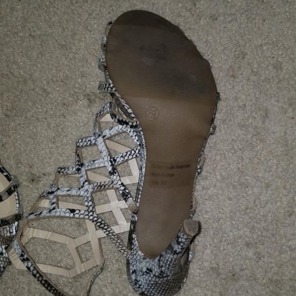Heels - Picture 3 of 3